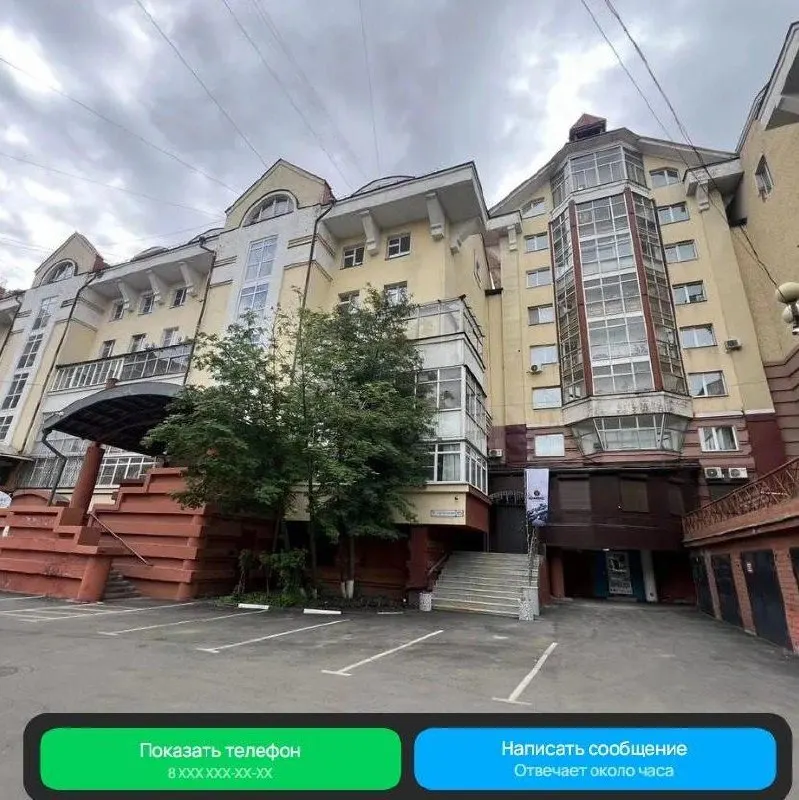 В центре Иркутска на улице Партизанская выставлена на продажу просторная трёхкомнатная двухуровневая квартира площадью свыше 200 м². Жильё пустовало 26 лет и требует капитального ремонта; в объявлении подчёркивают выгодное расположение и развитую инфраструктуру рядом.