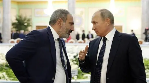 Премьер Армении провёл телефонный разговор с президентом России, потребовав принять меры против введённых ограничений на армянский экспорт; также обсуждалась идея референдума о выборе между ЕС и ЕАЭС.