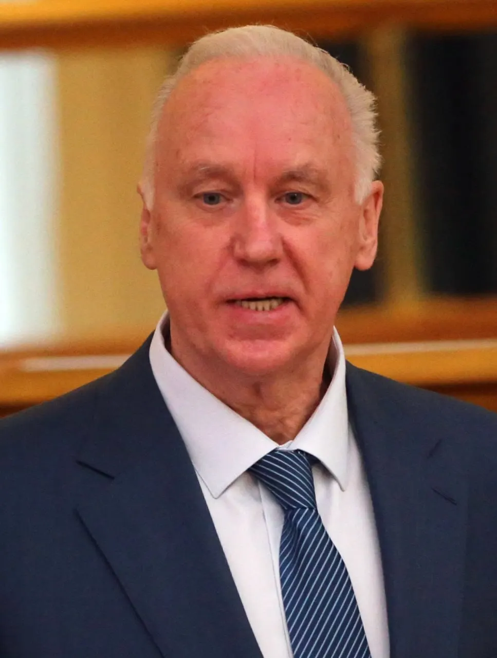 Глава Следственного комитета сообщил о законопроекте, который предусматривает ужесточение уголовной ответственности, если преступление совершено с использованием информационно‑коммуникационных технологий — включая ИИ, VPN и прокси. Инициатива ориентирована прежде всего на кибермошенничество, незаконный оборот данных и посягательства на критическую инфраструктуру.