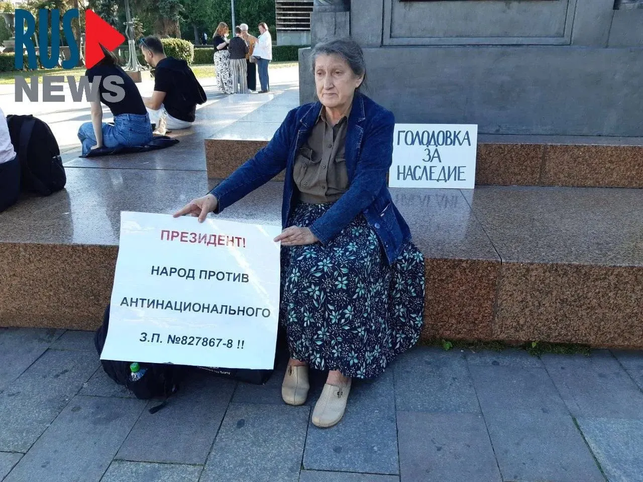 Председатель новосибирского отделения ВООПИК объявила голодовку в Москве; после задержания её перевезли в отделение полиции, а затем в психиатрическую больницу. Акции протеста проводят и другие региональные отделения на фоне принятия спорных поправок о статусе памятников.