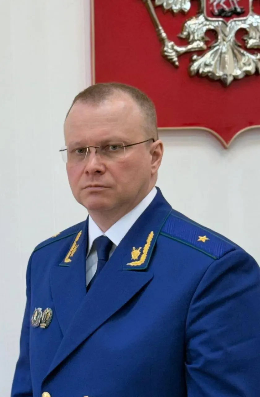 Президент назначил Бориса Анатольевича Новикова прокурором Мурманской области. Новиков служит в органах прокуратуры с 2001 года и занимал руководящие должности в Московской области и Северо‑Западном федеральном округе.