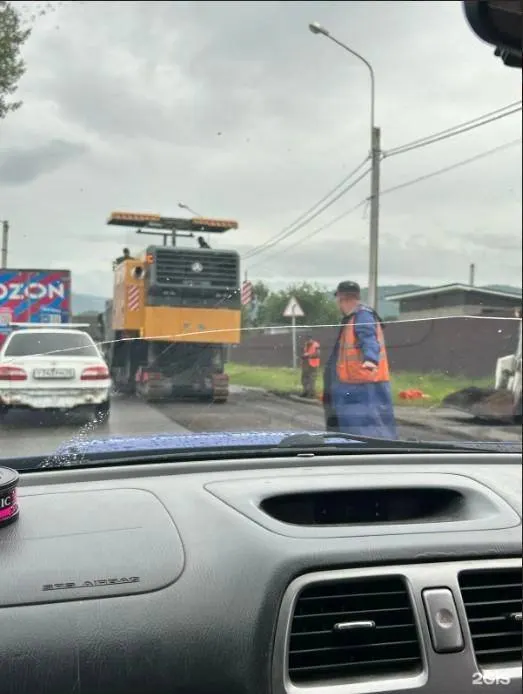 Движение в Култуке организовано поочерёдно из‑за ремонтных работ. Водители жалуются на ожидание до полутора часов; заторы тянутся со стороны Иркутска и Слюдянки.