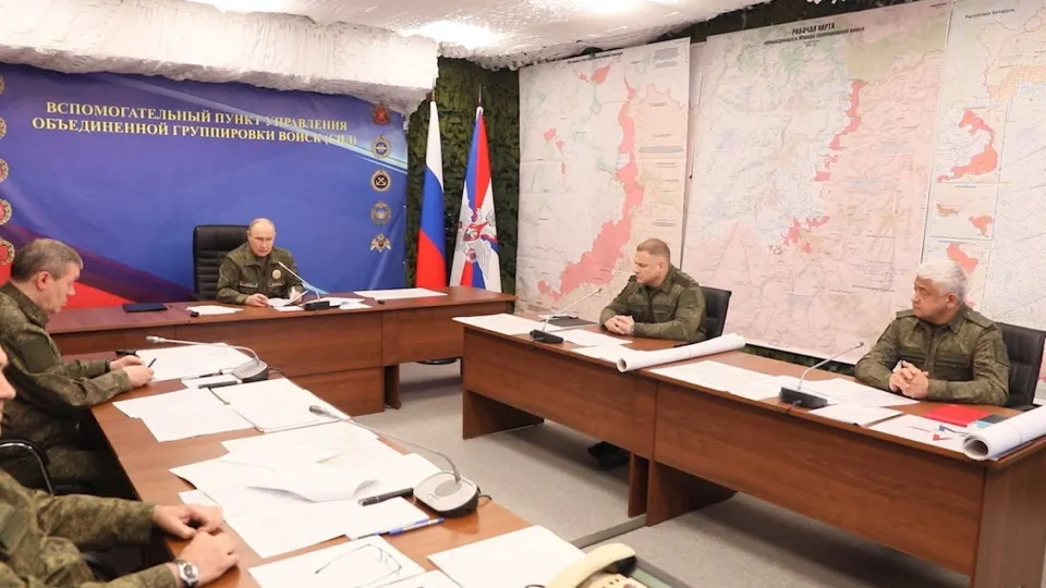На совещании с военными президент потребовал оценки участия союзников Украины в боевых действиях и поручил продолжить массированные удары по объектам, обеспечивающим функционирование украинского военнопрома.