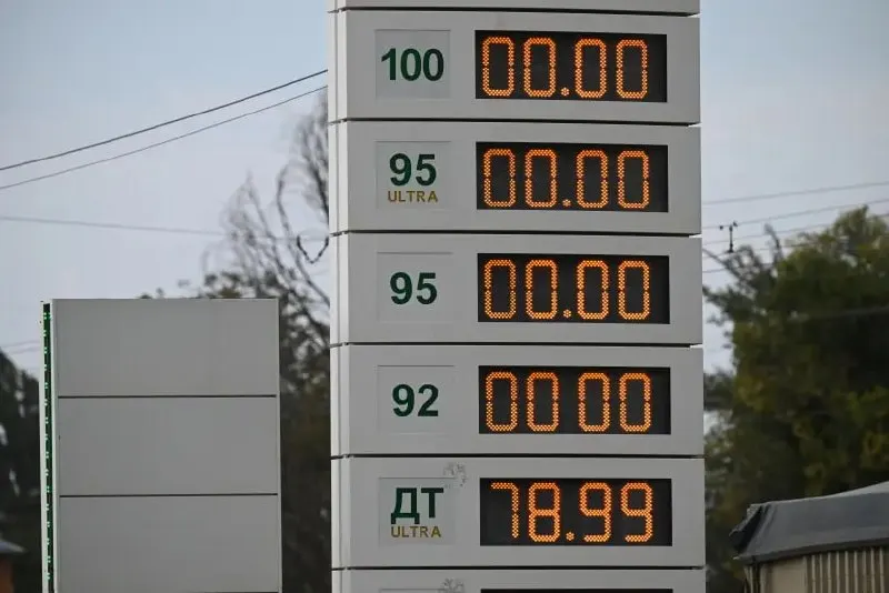 Правительство разрешило розничную продажу бензина и дизельного топлива Евро-2–Евро-5 на АЗС до 30 июня 2027 года в целях предотвращения дефицита топлива.