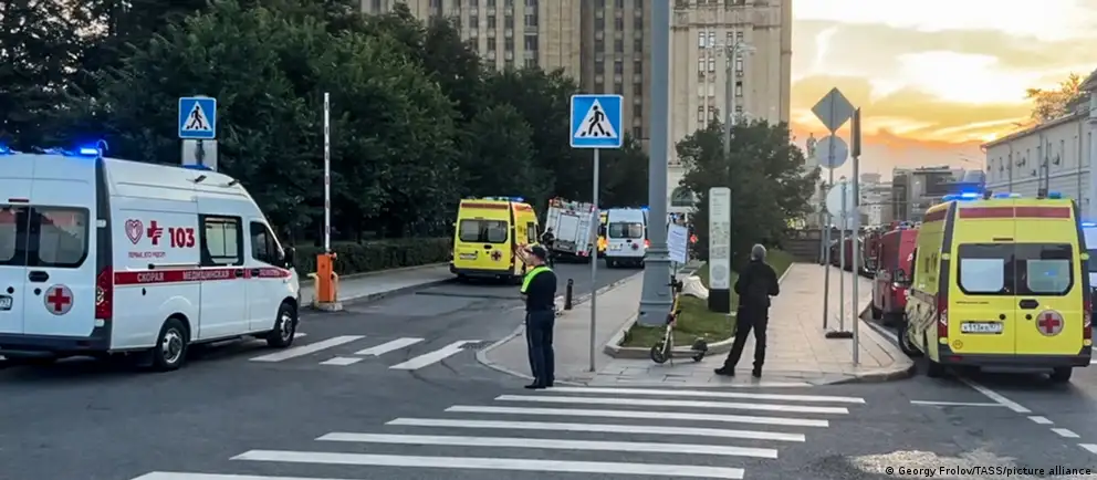 Взрыв у ресторана Balzi Rossi на Кудринской площади 1 августа привёл к нескольким жертвам; следствие рассматривает версию покушения на главкома ВКС. Введено уголовное дело по статье о теракте.