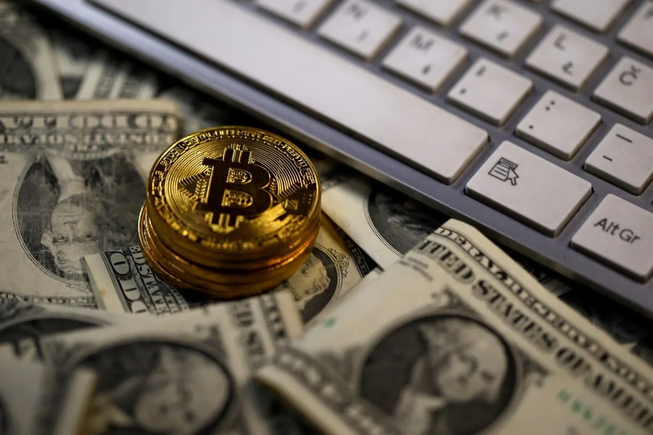 Расследование показывает, как криптобиржа Binance сотрудничает с правоохранительными органами и какие последствия это может иметь для пользователей и надзора за криптовалютами.