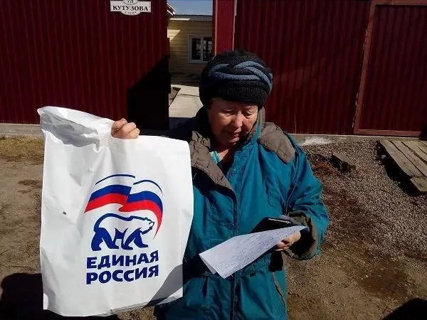 Показатель настроения за месяц упал на 9% — с 59 до 50, достигнув минимума за 16 лет; тревога в обществе растет на фоне кризиса.
