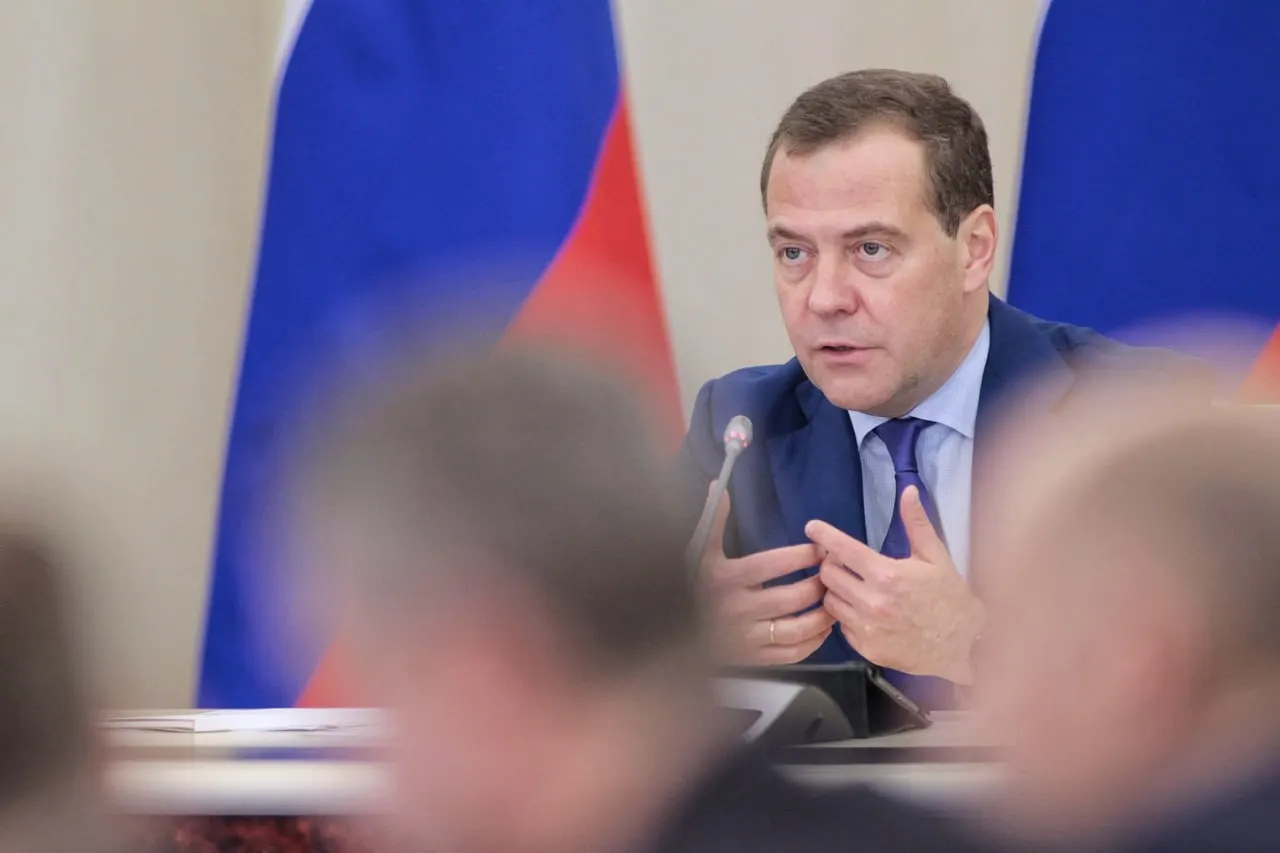 По словам политика, прекращение или приостановка СВО не снимет с повестки идеологическое противостояние; проблемы воспитания общества остаются и требуют внимания.