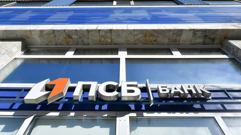 За шесть месяцев банк зафиксировал убыток в 50 млрд ₽, сформировал резервы почти на 196 млрд ₽ и продолжает получать гос поддержку в условиях кредитования оборонной промышленности.