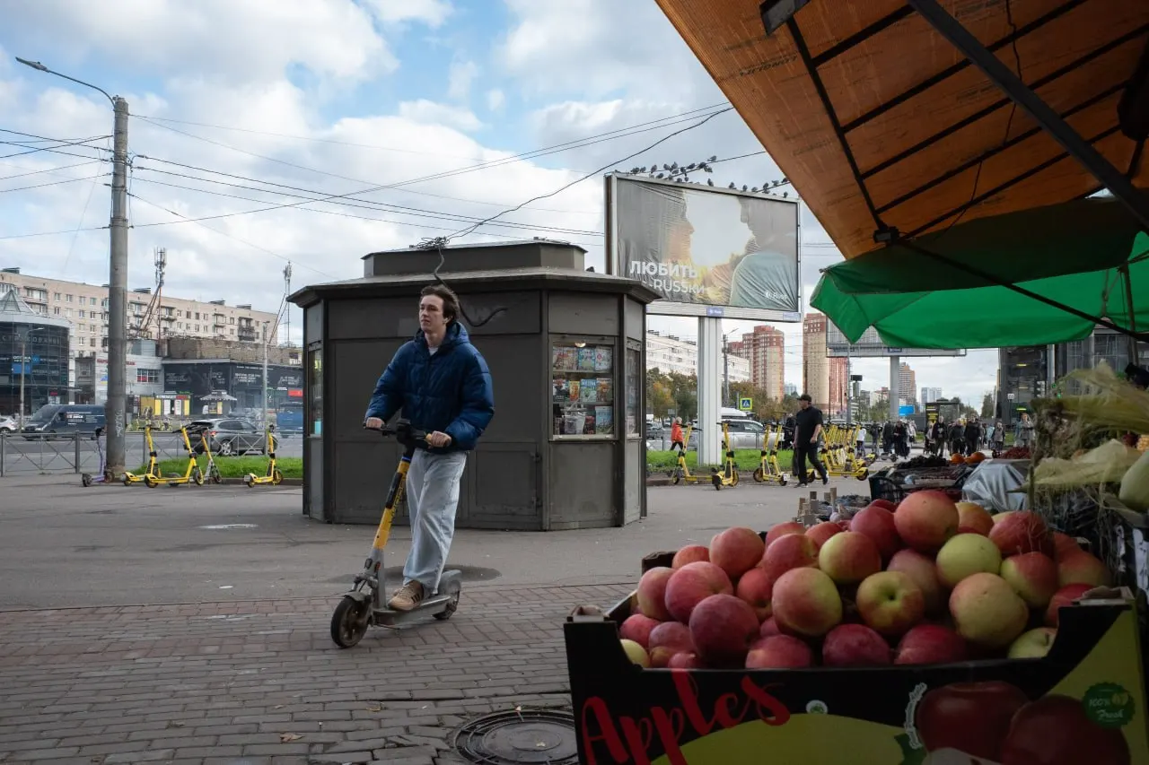 В Петербурге и Ленобласти произошли исчезновение бывшего руководителя района, ДТП на КАД и другие новости; в РФ и мире — новые санкции и события.
