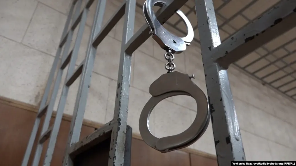 19-летняя иркутская жительница осуждена к семи годам за попытку вступления в вооружённые силы Украины; по данным следствия, она планировала вступить в террористическую организацию, действующую на территории Украины.