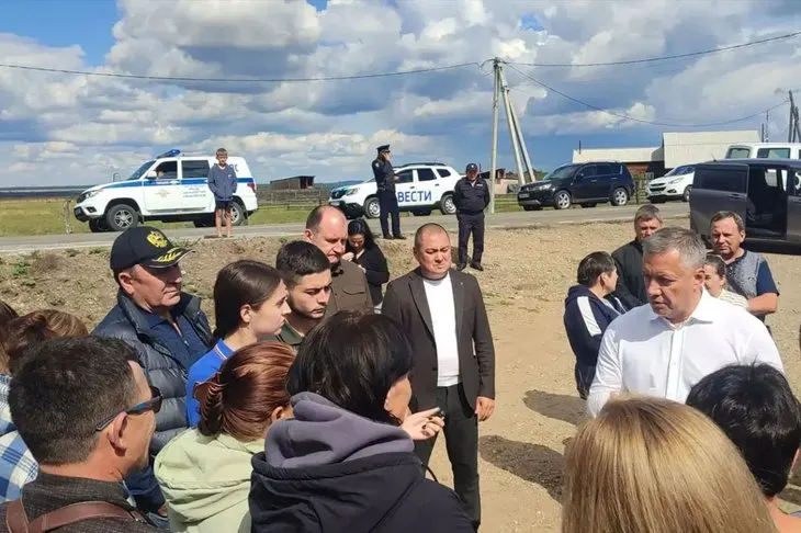 В трёх населённых пунктах Иркутской области введён режим ЧС из-за узелкового дерматита у скота; жители сообщают о массовом изъятии животных и напряжённой обстановке.