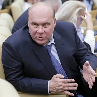 Инициатива предполагает установку памятной даты в последнее воскресенье марта для участников СВО; речь идёт о людях, которые обеспечили победу и защитили страну, независимо от наличия званий.