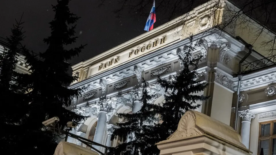 Регулятор расширил возможность уведомлять о лицах, реально управляющих организациями, но формально не занимающих руководящих должностей, что повышает транспарентность и снижает риски.