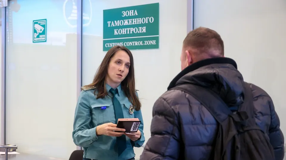 Государство ужесточает правила вывоза золота и наличных: с 1 мая вводятся лимиты на вывоз драгоценного металла, запрет на крупные суммы и создание единой информационной цепочки для контроля средств.