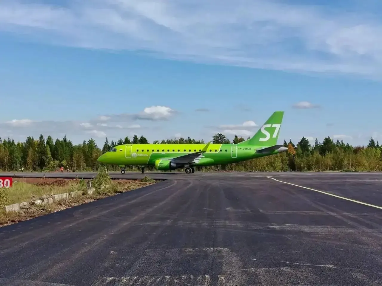 В Усть-Куте испытали рейсовый Embraer 170 после ремонта полосы; обсуждают прямые маршруты в Иркутск и Новосибирск.