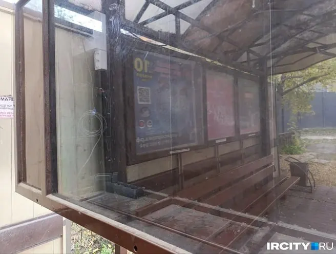 На остановке пропал экран мониторинга троллейбусов; после ремонта дисплей вернётся на прежнее место.