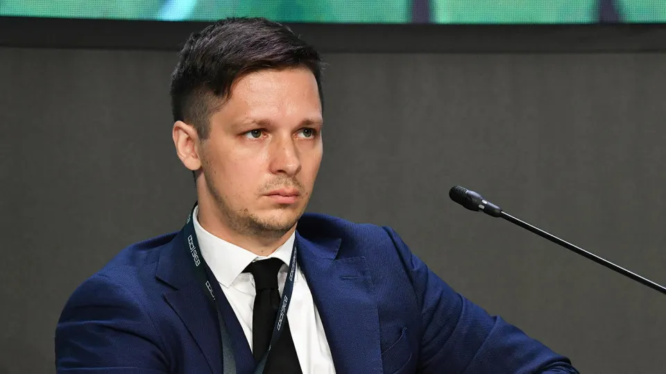 Консолидированный бюджет близится к 39% ВВП; эксперты предупреждают о риске для бизнеса и инвестиций, в то же время власти предлагают новые налоговые меры.