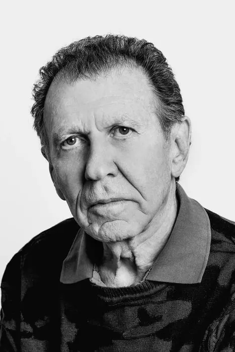 Легендарный актёр иркутского театра драмы Михаил Ройзен скончался на 82-м году жизни.