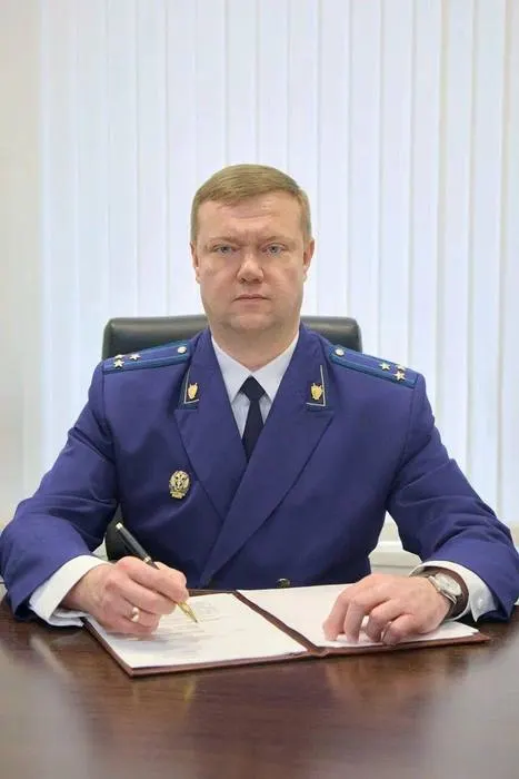 В Иркутской области произошли кадровые изменения в силовых ведомствах: назначены новые руководители транспортной прокуратуры, Байкальской природоохранной прокуратуры и управления по контролю за оборотом наркотиков.