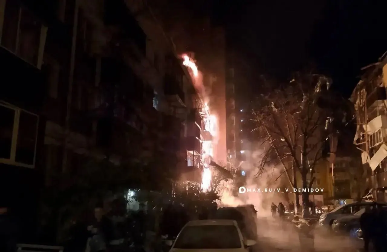 За ночь дроны нанесли массовые удары по Белгородской области и соседним регионам; есть погибшие и пострадавшие среди гражданских.