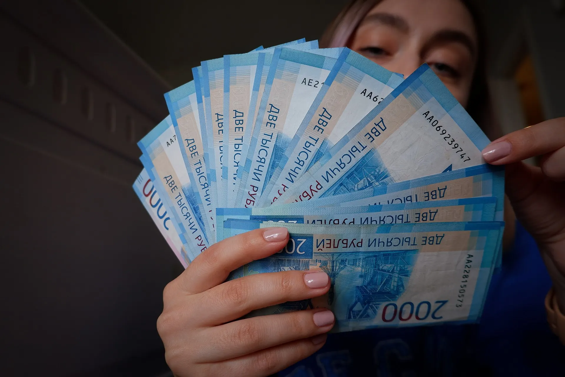 Государство обсуждает новый налог и влияние на бюджет россиян, особенно на средний класс.