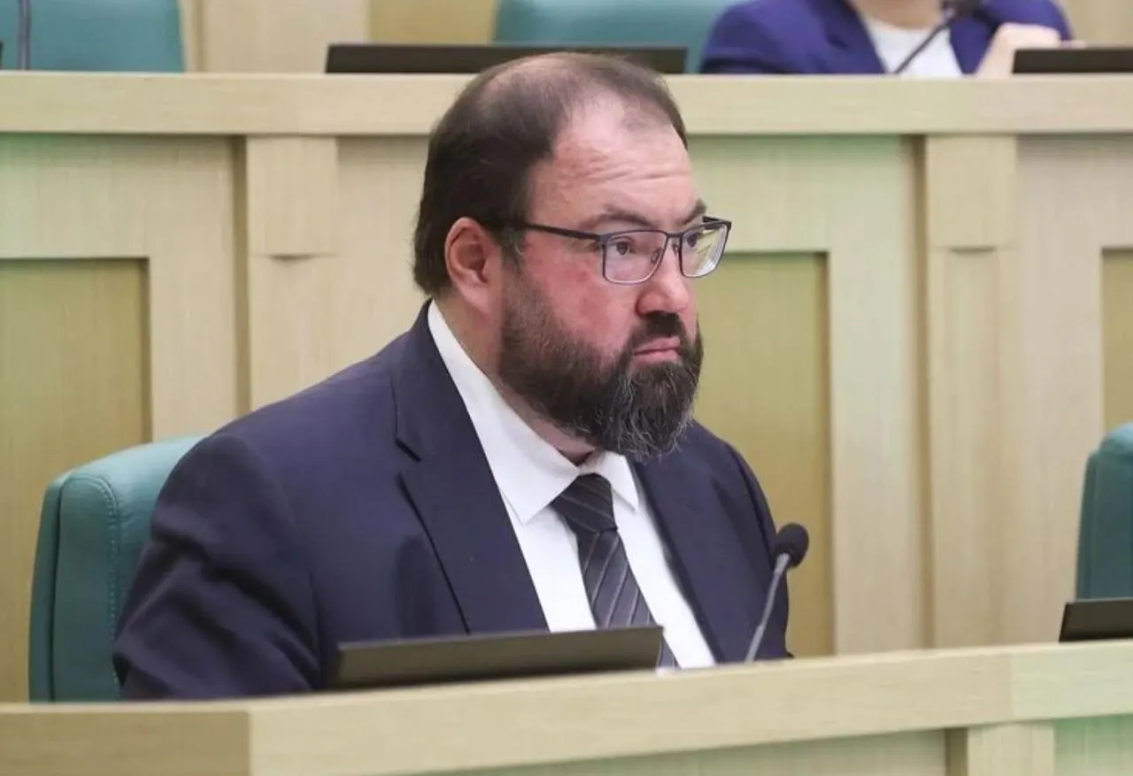 На фоне атак беспилотников обсуждаются меры прикрытия дата‑центров и сроки восстановления инфраструктуры у Яндекса на заседании IT‑комитета Госдумы.