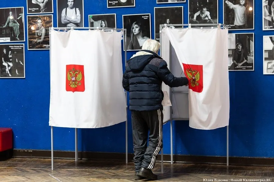Обсуждают возможность проведения выборов Госдумы отдельно от региональных и муниципальных кампаний, что может снизить нагрузку на избиркомы и разделить федеральную и региональную повестку.