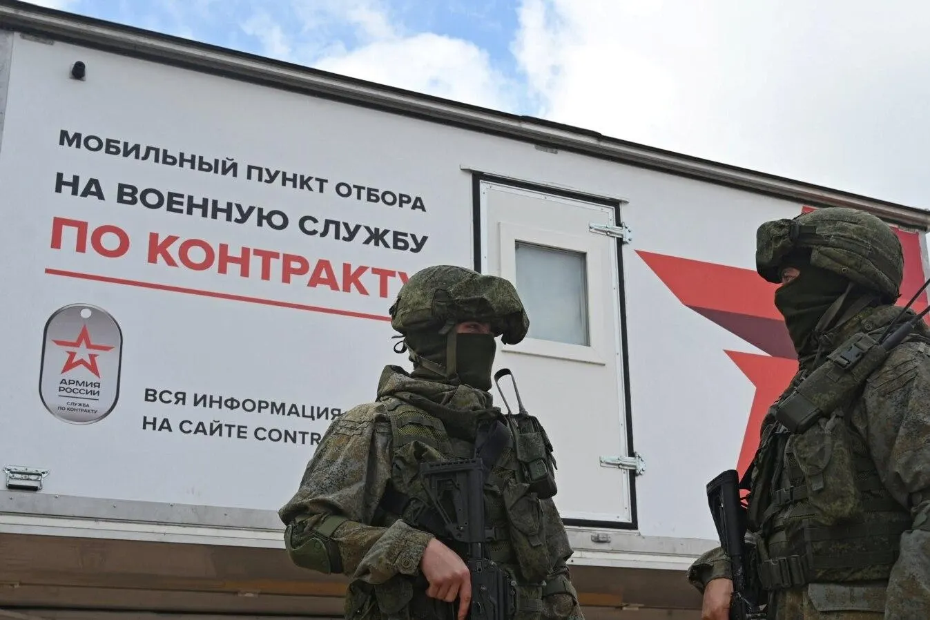 Региональный бюджет выделяет средства НКО, которые привлекают иностранных граждан и лиц без гражданства на контрактную службу в российскую армию. Размер финансирования — 1,5 млн рублей на человека.